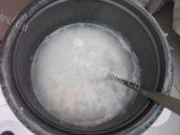 美味早餐瘦肉蔬菜粥做法图解3)