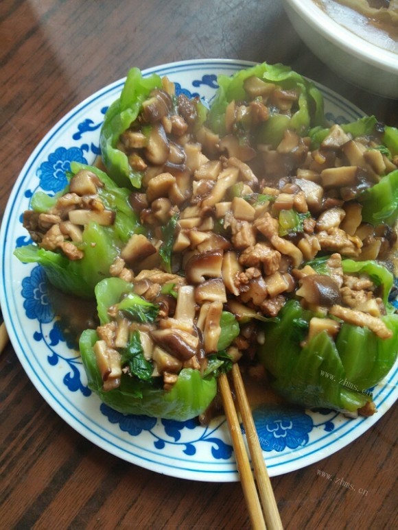 质嫩爽口的香菇油菜