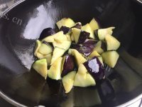 鲜美可口的烧茄子做法图解8)