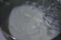 回味无穷的香葱火腿肉松蛋糕卷做法图解6)