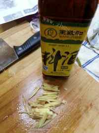 美味的避风塘炒虾做法图解2)