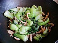 甘脆的香菇炒油菜