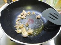 美味十足的藕丁烧鸡软骨做法图解4)