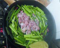 特色美食-蒜薹炒肉做法图解8)