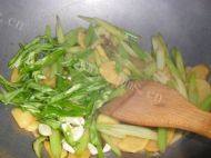 芹菜炒土豆片