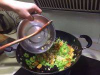 简易的苦瓜炒蛋做法图解8)