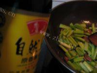 酥嫩腊肠炒芹菜做法图解10)