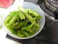 老爸做的蒜苔炒腊肉做法图解1)