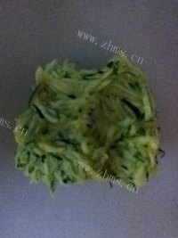 自制南瓜鸡蛋水煎饺做法图解5)