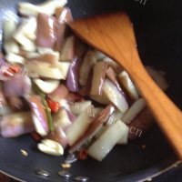 家常菜烧茄子做法图解8)