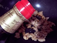 家常鸡腿肉炒草菇做法图解8)