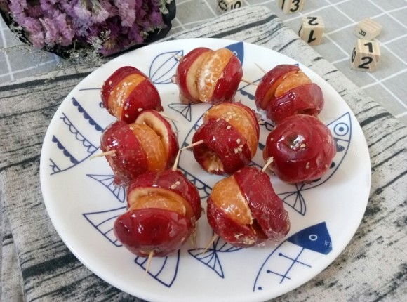 色泽鲜亮的糖葫芦