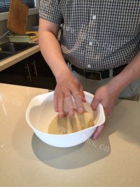 色味俱佳的黄桥烧饼做法图解2)