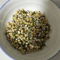 美味早餐黑芝麻糊做法图解2)