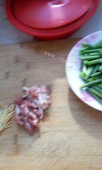 家常菜蒜薹炒肉做法图解1)