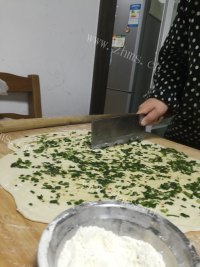 家常葱花饼做法图解6)