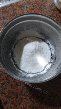 自制黑芝麻戚风蛋糕做法图解5)
