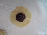 色香味俱全的蛋黄酥做法图解7)