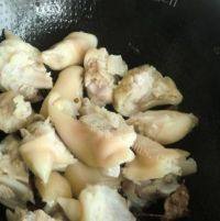 美味的炖猪蹄做法图解6)