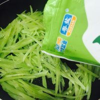 鲜美可口的清炒莴苣做法图解6)
