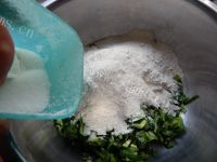 香气浓郁的青菜煎饼做法图解4)