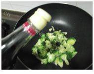 美美厨房之蒜蓉西兰花做法图解7)