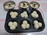 美味的小鲜肉面包做法图解9)