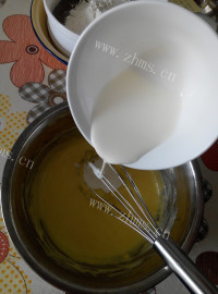 美味的奶油奶酪杯子蛋糕做法图解4)