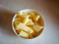 鲜香的猪骨炖土豆豆角做法图解5)