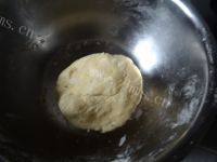 自制黑芝麻咸香饼干做法图解7)