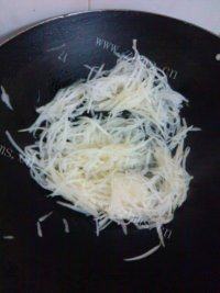 香香的萝卜丝鲫鱼汤做法图解4)
