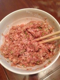 美味的狮子头做法图解5)