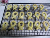 色泽鲜亮的柏林花环饼干做法图解14)