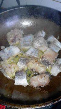 美味的鳕鱼炖豆腐做法图解5)