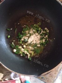 回味无穷的蒸槐花做法图解6)