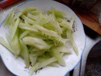 家常菜莴笋炒肉丝做法图解1)