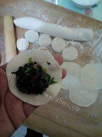 诱人的荠菜饺子做法图解11)