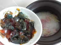 美味的皮蛋瘦肉粥做法图解7)