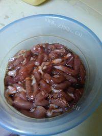 家常菜香菜炒肉丝做法图解3)