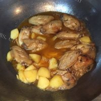 美味的苹果烧鸡翅做法图解5)
