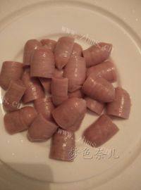 自制肉肠秋葵做法图解4)