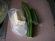 家常菜丝瓜炒豆腐做法图解1)