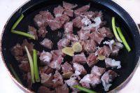 色泽光亮的咖喱牛肉饭做法图解2)