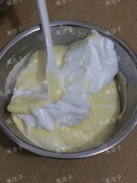 自制酸奶戚风做法图解12)
