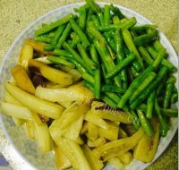 香气浓郁的茄子豆角做法图解4)