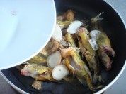 黄骨鱼豆腐汤做法图解2)
