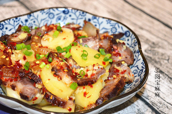 腊肉蒸土豆