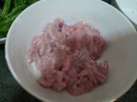 胡萝卜丝炒肉自制做法图解2)