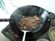 好吃的平菇肉片做法图解3)