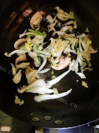 美味的鸡蛋炒面做法图解6)